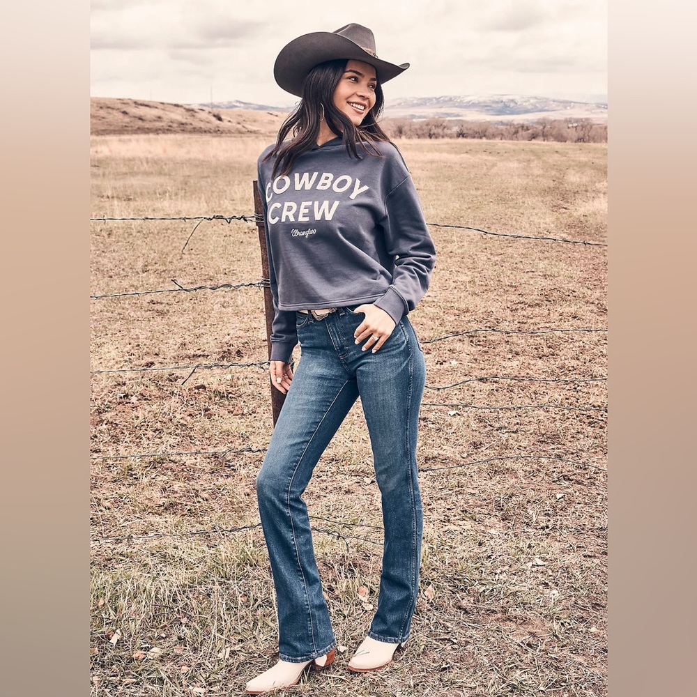 Women’s Boot Cut Jeans in Dark Blue Wash - Classic Fit